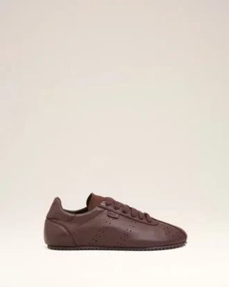 Burgunderfargede, lave sneakers i glatt skinn