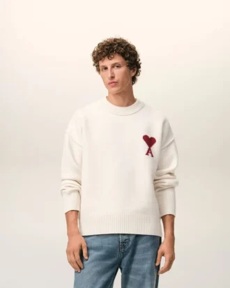 Genser i naturlig ull med rund hals og kontrastfarget Ami de Coeur