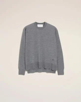 Grå, tynn ullgenser med rund hals fra Ami de Coeur Sweater
