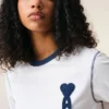 Hvit Ami de Coeur T-Shirt med strikket lapp
