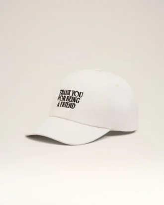 Hvit bomullscap med brodert «Thank You for Being a Friend»