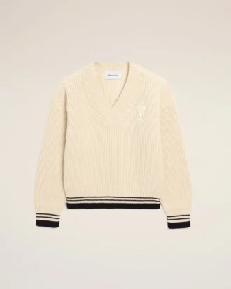 Hvit ribbet ullgenser med V-hals fra Ami de Coeur Sweater