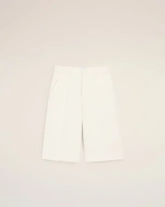 Hvite, løse bermuda-shorts i bomull