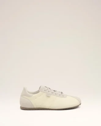 Hvite, myke sneakers i nylon