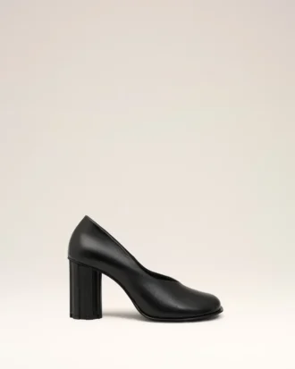 Pumps i svart skinn med anatomisk tå